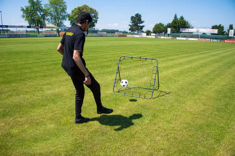 Rückprallnetz mit Ball und Pumpe