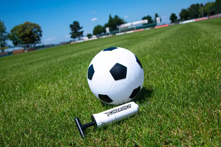 Rückprallnetz mit Ball und Pumpe