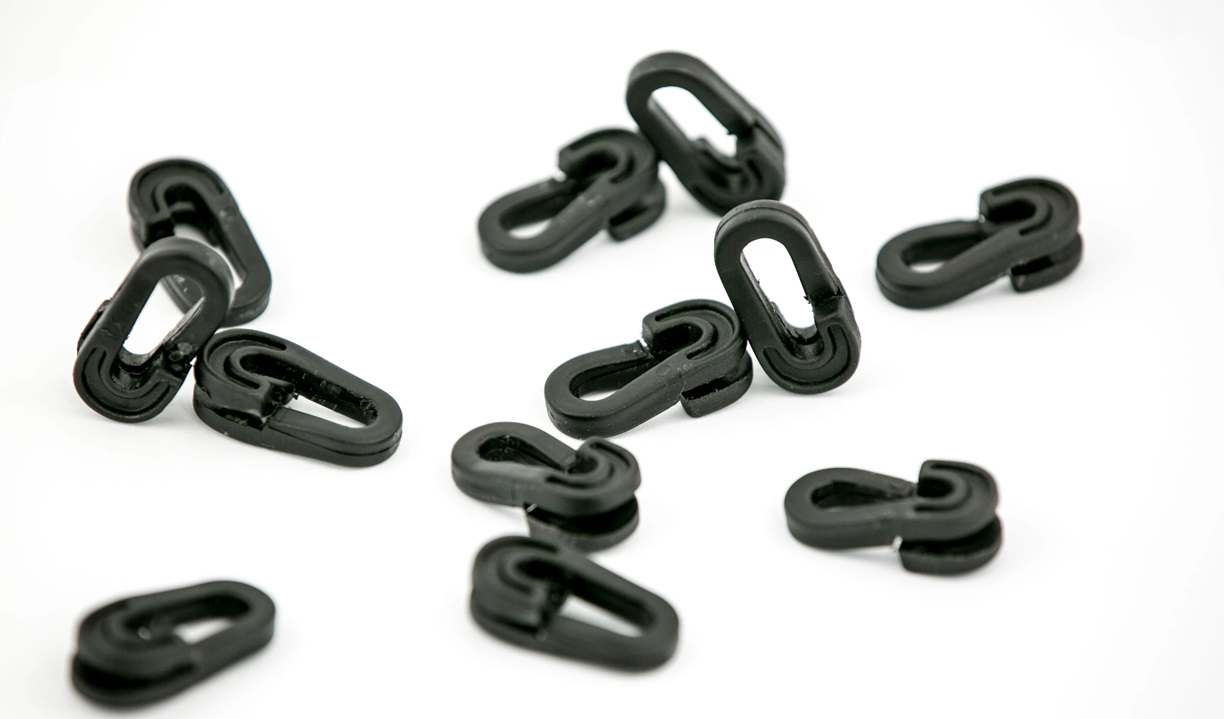 Set aus 40 schwarzen Netzclips