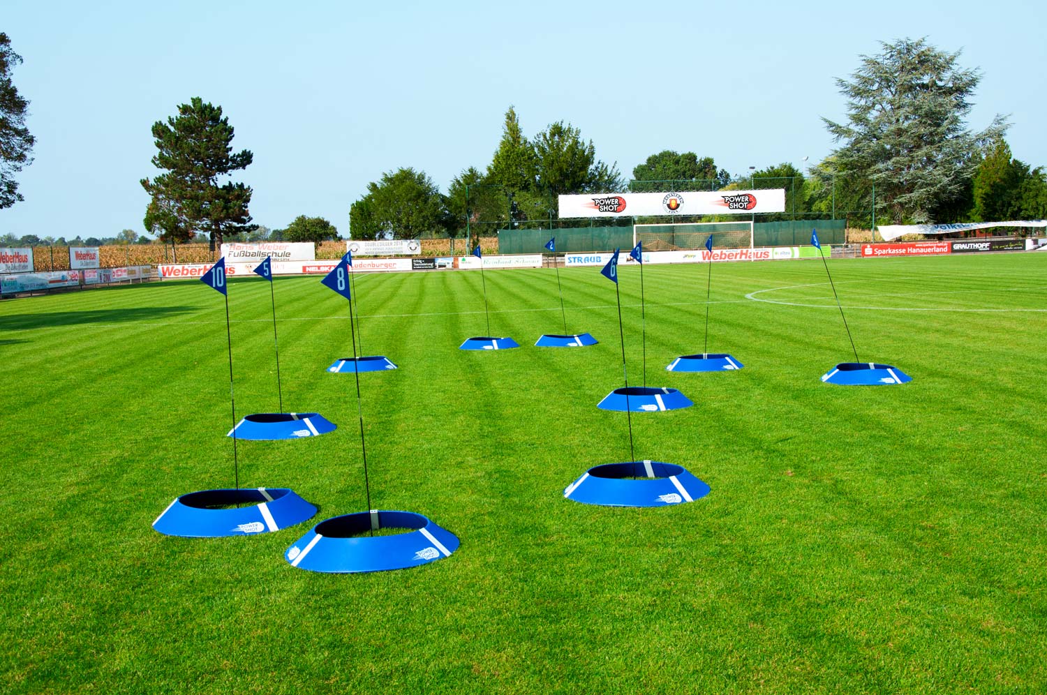 Set aus 10 FOOT GOLF-Zielen mit leuchtenden Zielen