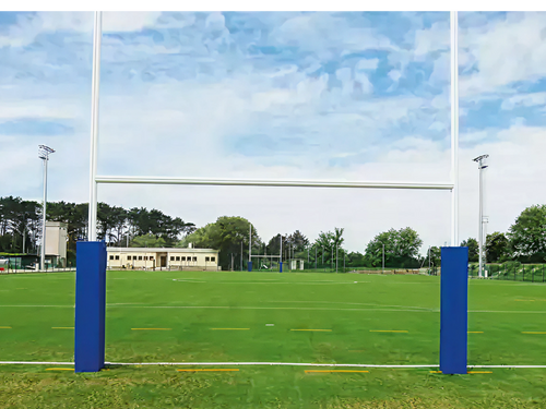 Rugby-Pfosten 15 m außerhalb der Erde