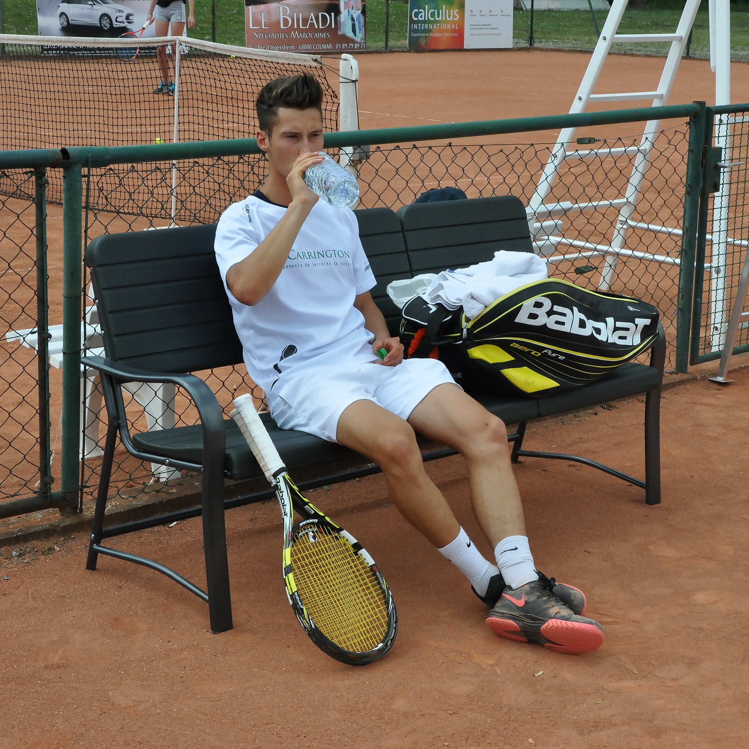 Langlebige und wetterfeste Tennisplatzbank 1,60m