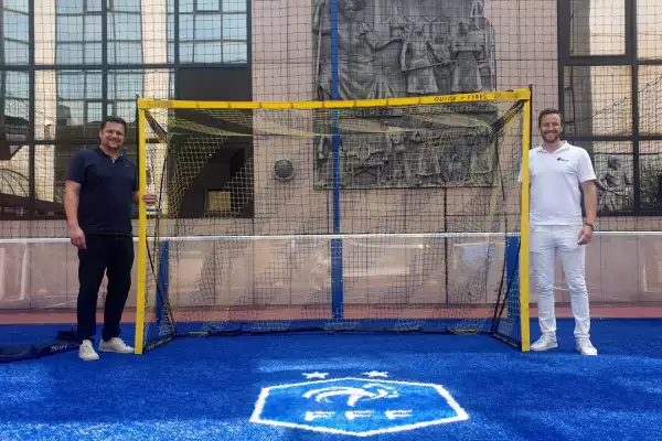 Sportausrüstungs- und Fußballtorespezialist