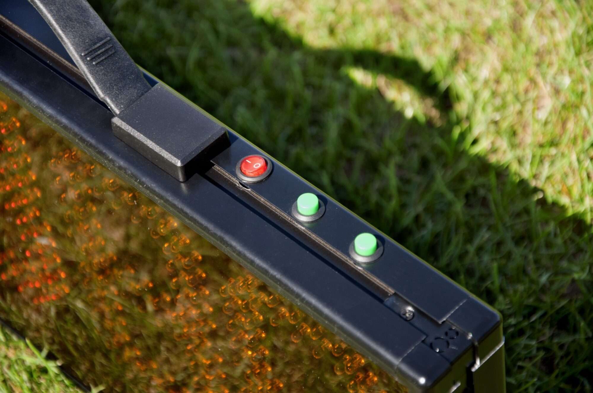 Image du produit : Elektronische Anzeigetafel 56 x 27cm - LED Anzeige - wiederaufladbar