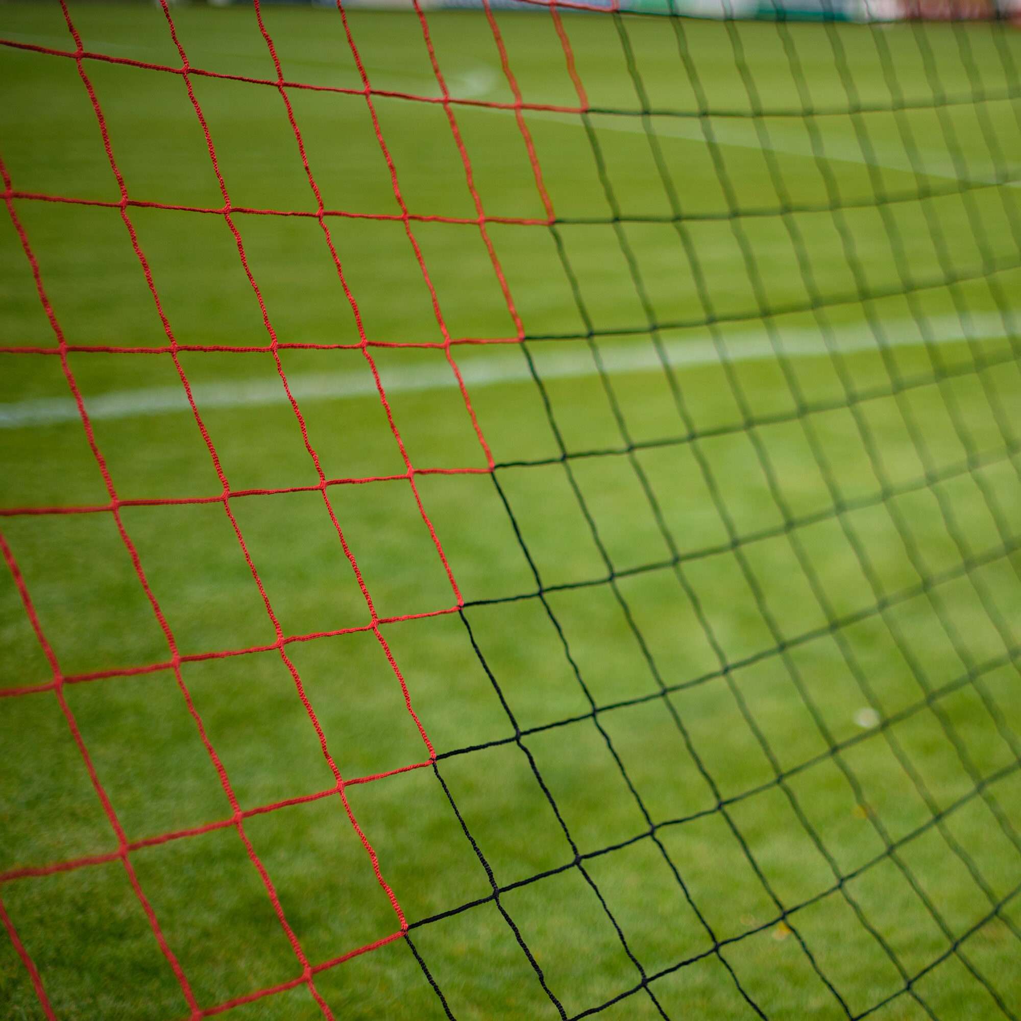 Image du produit : Gestreiftes Fußball Tornetz 7,32 x 2,44 x 0,8 x 2m - Schwarz / Rot