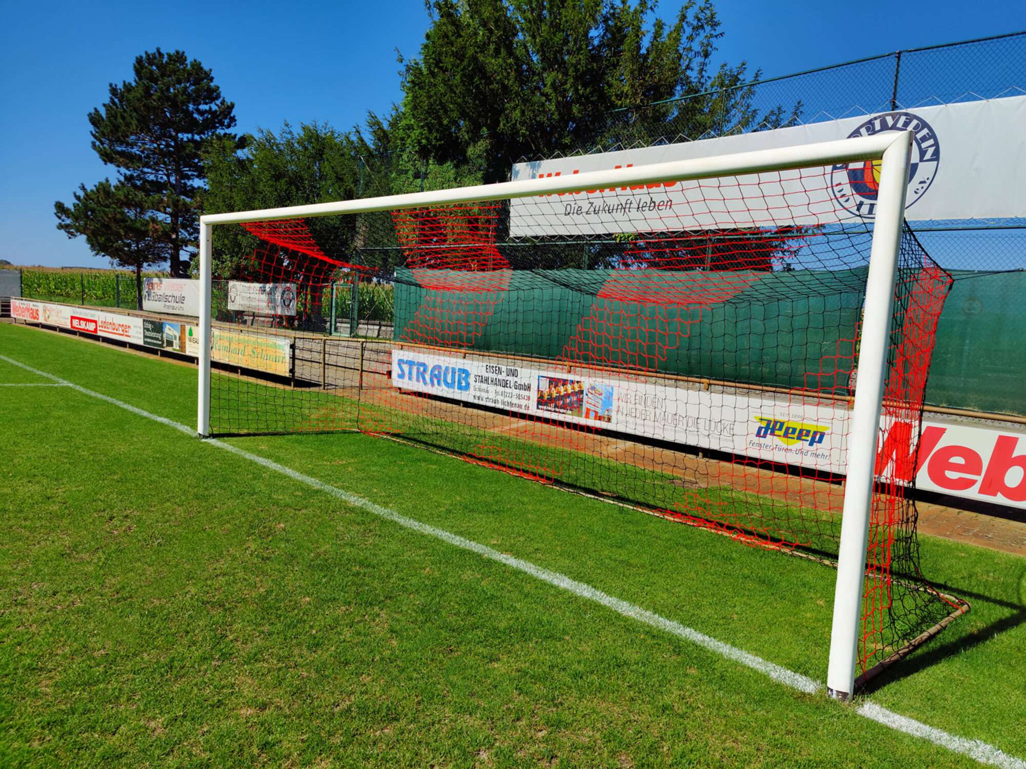 Image du produit : Gestreiftes Fußball Tornetz Rechteck 4mm - Schwarz / Rot