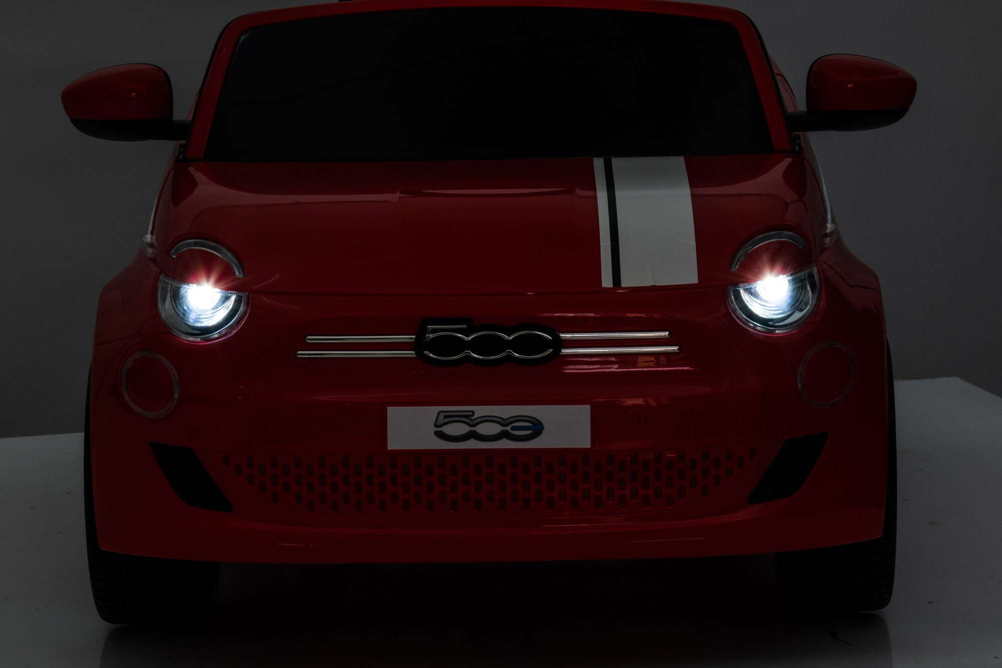 Image du produit : Lizenzierter Fiat 500 (2015) in Red color (3-8 Jahre)