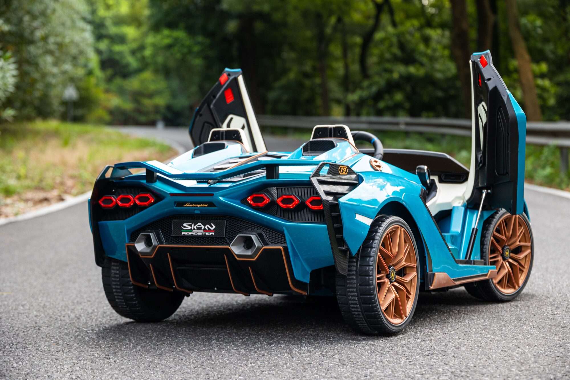Image du produit : Lizenzierter Lamborghini Sian in Blue color (3-8 Jahre)