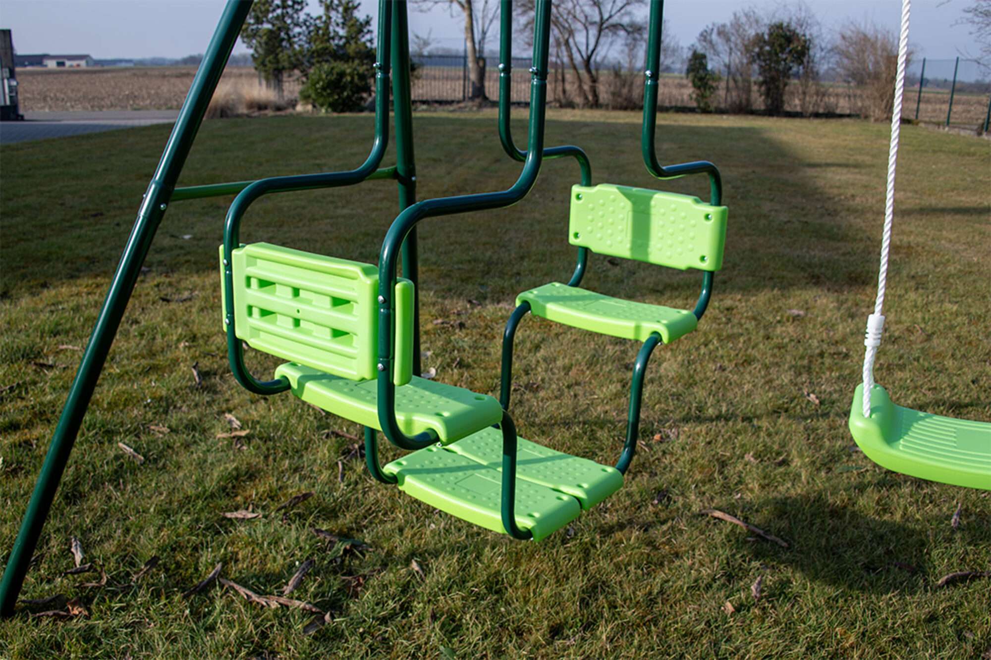 Image du produit : Drei-Geräte-Schaukel mit Basketballkorb