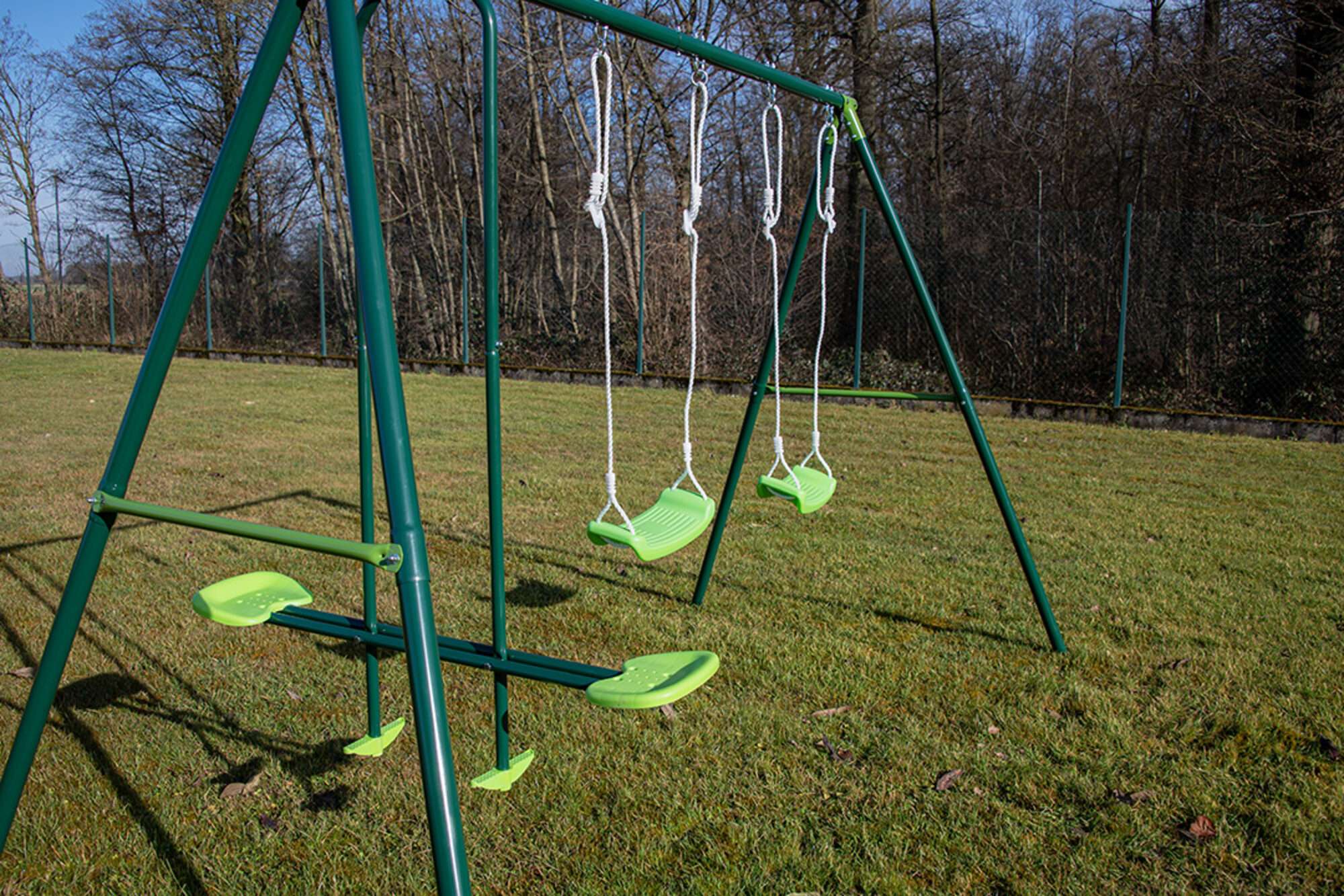 Image du produit : Drei-Geräte-Schaukel mit Basketballkorb