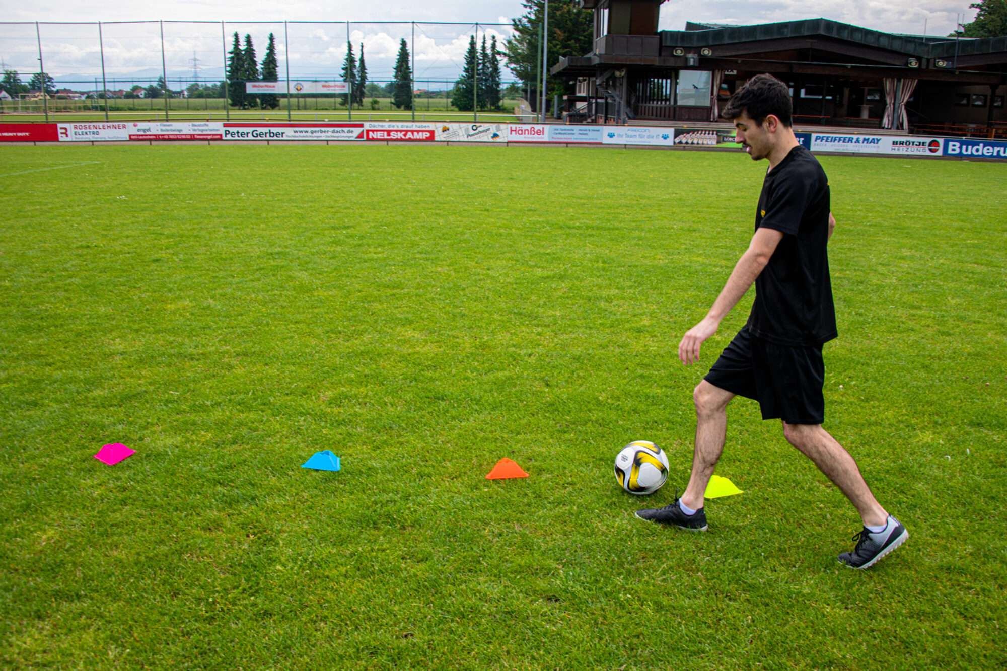 Image du produit : Set aus 20 dreieckigen Kegeln