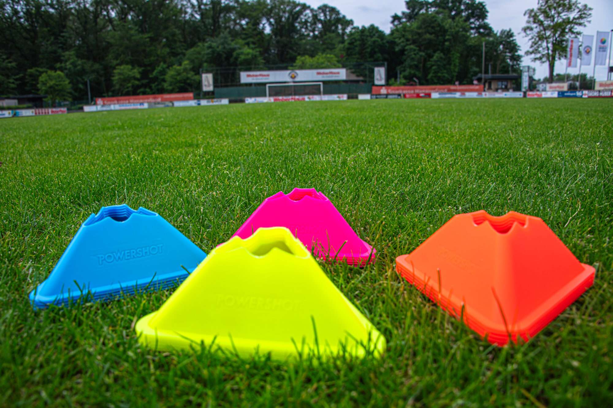 Image du produit : Set aus 20 dreieckigen Kegeln