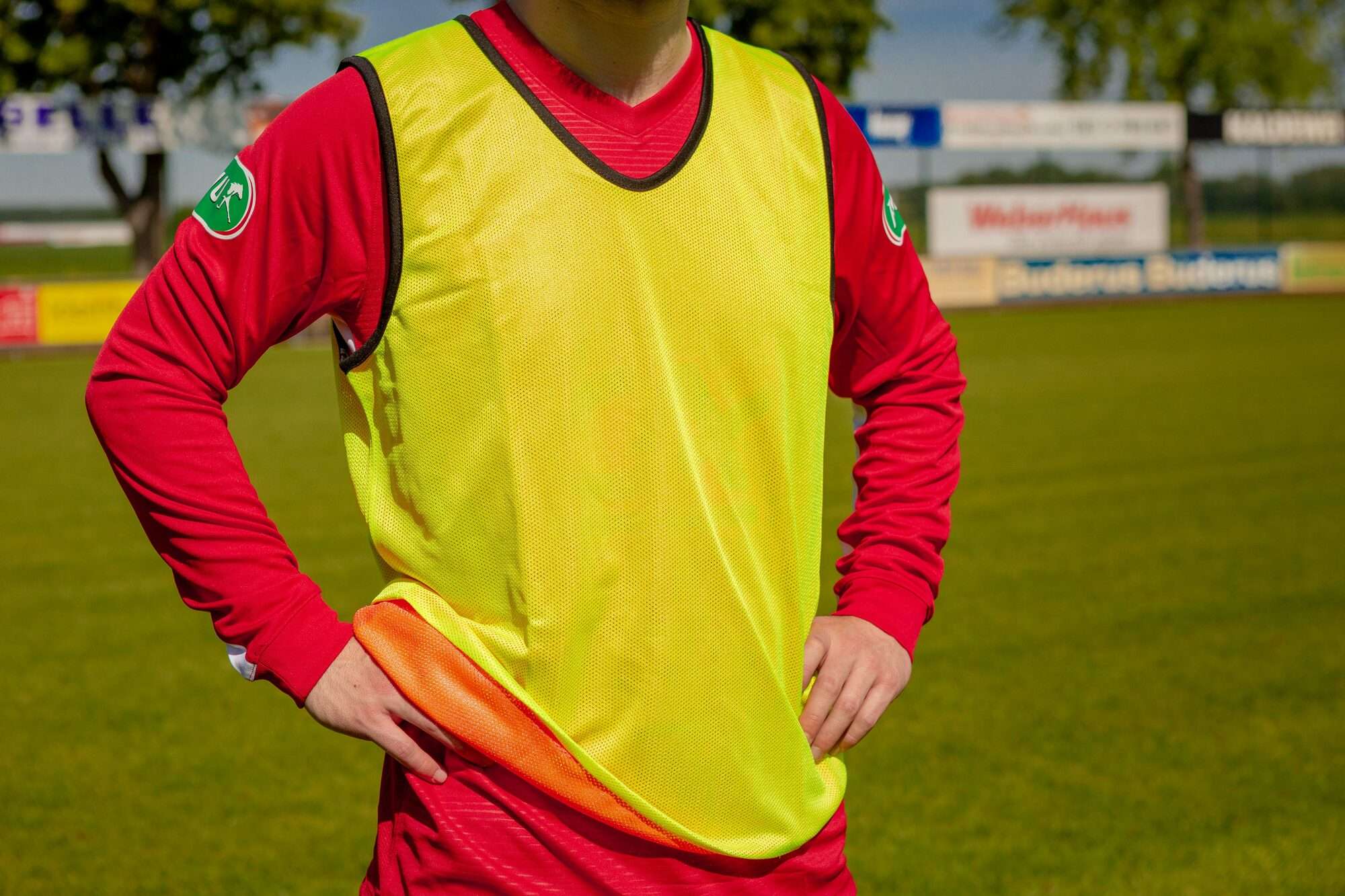 Image du produit : Reversibles Trainingsleibchen - Gelb/Orange - M/L