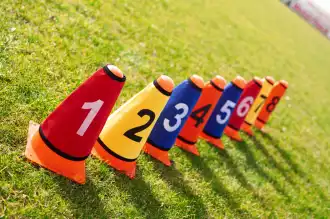 Set mit 8 nummerierten Kegelhülsen