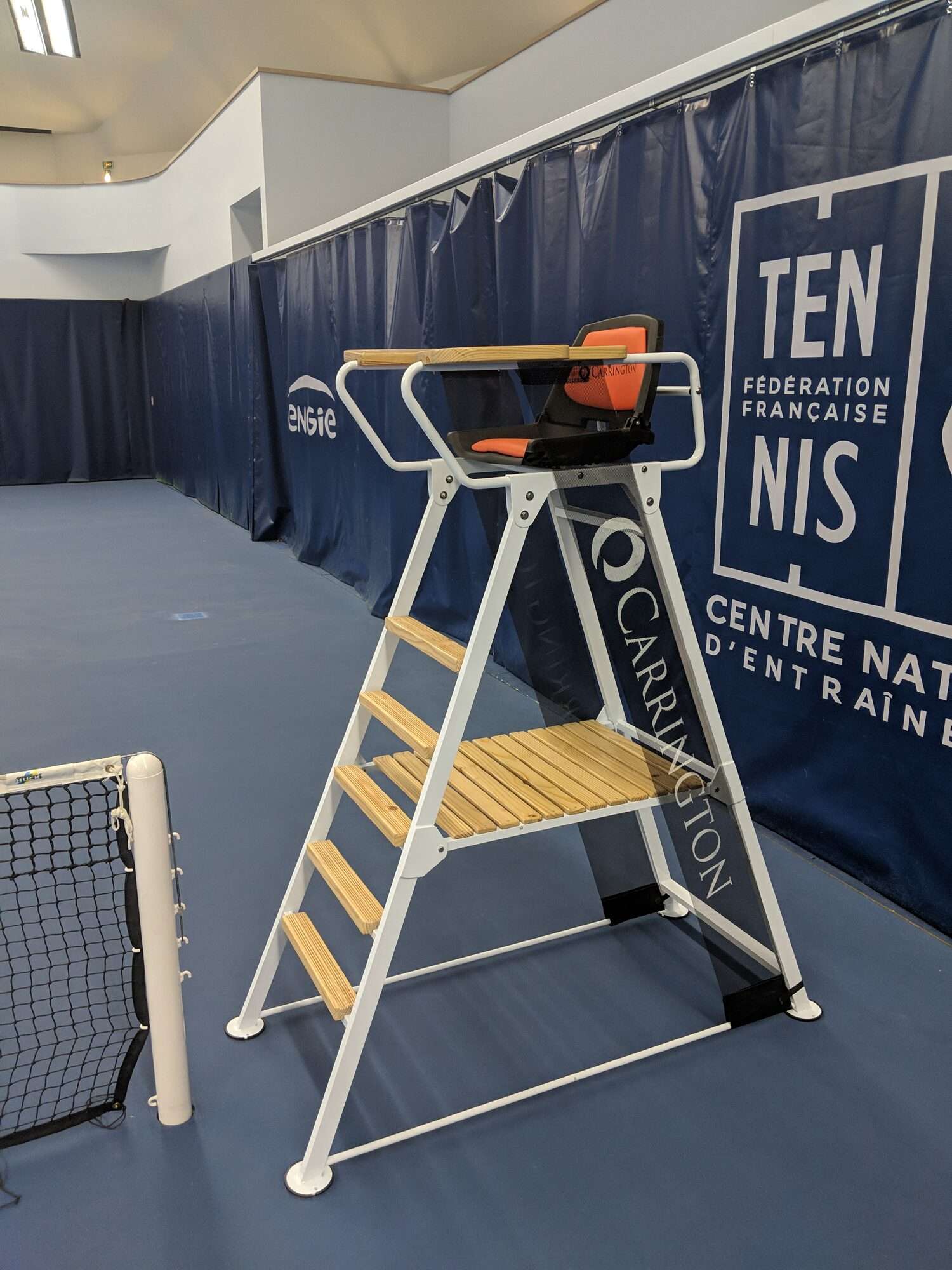 Image du produit : Tennis Schiedrichterstuhl ALU Weiss - Holzverkleidung