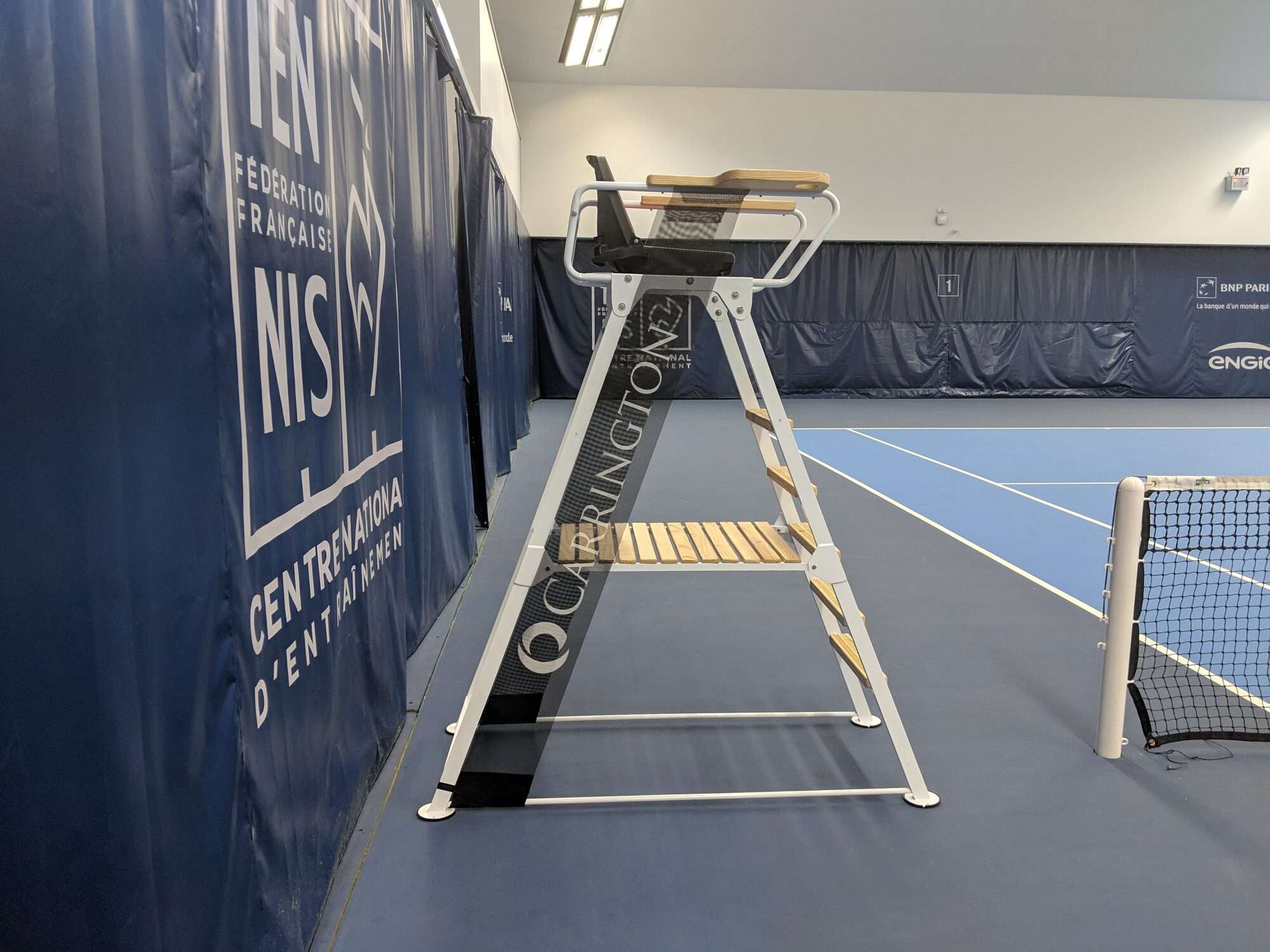 Image du produit : Tennis Schiedrichterstuhl ALU Weiss - Holzverkleidung
