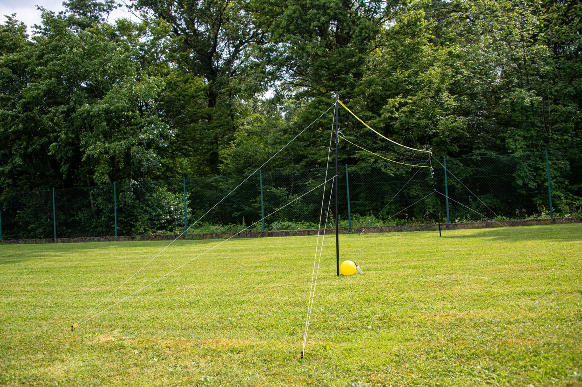 Image du produit : Volleyball-Set 6m - Mit Pfosten, Netz, Ball und Pumpe